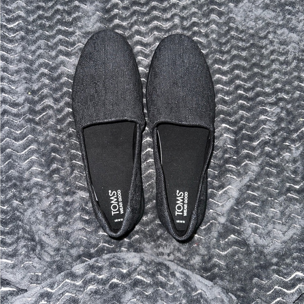 NWOT never worn TOMS